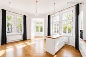 REZERVACE. Pronájem prostorného bytu 4+kk, 110 m2 v historickém domě v ul. Křižíkova, Karlín, Praha , cena 45000 CZK / objekt, nabízí Faraon Reality, s.r.o.