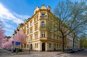 REZERVACE. Pronájem prostorného bytu 4+kk, 110 m2 v historickém domě v ul. Křižíkova, Karlín, Praha , cena 45000 CZK / objekt, nabízí 