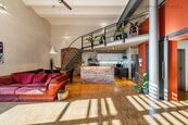 Pronájem dvoupatrového loftu 2+kk, 114 m2, ul. Na Maninách, Holešovice, Praha 7, cena 39000 CZK / objekt, nabízí Faraon Reality, s.r.o.