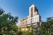 Prostorný zařízený byt 4+kk, 104 m2, balkon, parking, Jeremiášova ul., Praha 5-Stodůlky, cena 39000 CZK / objekt, nabízí Faraon Reality, s.r.o.