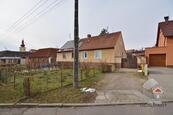 Nabízíme k pronájmu polořadový rodinný dům 3+1 o podlahové ploše 101 m2 v centru obce Tasovice., cena 15000 CZK / objekt / měsíc, nabízí 