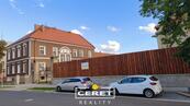 Bytový dům a komerční areál s velkým dvorem v Žatci, cena 27100000 CZK / objekt, nabízí 