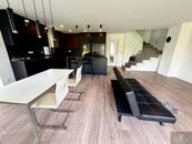 Pronájem novostavby rodinného domu 4+1 se zahradou v Praze Březiněvsi, cena 50000 CZK / objekt / měsíc, nabízí LBC reality s.r.o.