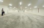 Nájem skladu 500 m2, vjezd, 2x rampa, Králův Dvůr (poblíž Exit D5), cena 130 CZK / m2 / měsíc, nabízí 