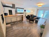 Exkluzivní moderní velký RD (4+kk) s terasou a dvojgaráží, cena 9800000 CZK / objekt, nabízí 