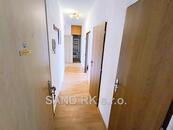 Byt 2+1 s balkonem, komorou a 2 sklepy, cena 11500 CZK / objekt / měsíc, nabízí 