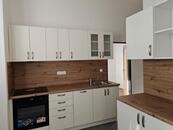 Pronájem 2+1 v centru po kompletní rekonstrukci, cena 16000 CZK / objekt / měsíc, nabízí 