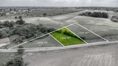 Prodej stavebního pozemku 1305 m2 v obci Chrást u Poříčan, cena 2762500 CZK / objekt, nabízí CENTURY 21 Excellent Reality