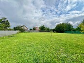 Slunný rovinatý stavební pozemek 1 100 m2, cena 1570000 CZK / objekt, nabízí CENTURY 21 Premium