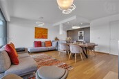 Prodej bytu 4KK, 110 m2, 2 terasy 33m2 , soukromý vstup na zahradu jen pro rezidenty ,garáž pro 2 auta Sakura Praha Košíře, cena 22490000 CZK / objekt, nabízí 
