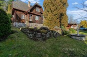 Prodej souboru dvou rodinných domků s velkorysou zahradou a truhlářskou dílnou v malebné lokalitě Všestary, perfektní spojení s přírodou a městem, cena 9920000 CZK / objekt, nabízí 