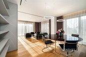 Světlý designový byt ve vile v Podolí se dvěma balkony (21 m2 a 5 m2) a interiérem od architekta Radana Hubičky., cena 110000 CZK / objekt / měsíc, nabízí CENTURY 21 Premium
