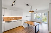Moderní 3+kk s balkonem na dlouhodobý pronájem. Kuchyně Hanák, sklepní kóje, možnost parkování. K dispozici ihned. Bydlení v přírodě a kousek od metra. Projekt Suomi Hloubětín Praha 9., cena 31000 CZK / objekt / měsíc, nabízí CENTURY 21 Premium