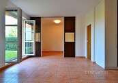 Byt s předzahrádkou, 1+kk, 35m2, Praha, Šeberov, cena 15600 CZK / objekt / měsíc, nabízí CENTURY 21 Premium
