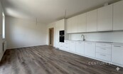 Pronájem světlého bytu 2+kk (51,70 m2) s balkonem (4,90m2), cena 16000 CZK / objekt / měsíc, nabízí 
