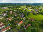 Prodej vícegeneračního rodinného domu s rozlehlou zahradou a několika jednotlivými stavbami, cena 12500000 CZK / objekt, nabízí 