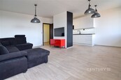 Byt 3kk 74 m2 s garážovým stáním, lodžii a sklepem, cena 26000 CZK / objekt / měsíc, nabízí CENTURY 21 Premium
