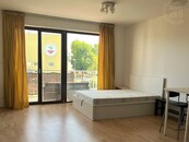 Pronájem slunného bytu 1+kk 38 m2 s balkonem 7 m2, cena 19500 CZK / objekt / měsíc, nabízí CENTURY 21 Ruby