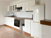 Pronájem rodinného domu 128 m2 se zahradou 450 m2 a zastřešenou terasou 30 m2, Praha Lipence Kazín, cena 34999 CZK / objekt / měsíc, nabízí 