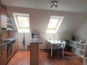 Bydlení pro jednu osobu v zrekonstruovaném domě na hradbách v obci Kouřim, cena 12000 CZK / objekt / měsíc, nabízí 