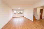 Pronájem krajního řadového domu s garáží a s velkou zahradou, Černošice, cena 35000 CZK / objekt / měsíc, nabízí 
