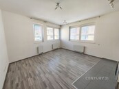 Prostorné 2+kk v novostavbě na Praze 3, ul. Olgy Havlové, garážové stání, sklep, cena 23000 CZK / objekt / měsíc, nabízí CENTURY 21 Ruby