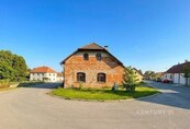 Historický dům s potenciálem kombinace bydlení a podnikání v srdci obce Košetice u Pacova, cena 5900000 CZK / objekt, nabízí 
