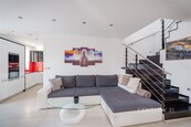 Rodinná rezidence / Reprezentativní sídlo firmy - Hájek u Uhříněvsi, Praha 10, cena 15900000 CZK / objekt, nabízí CENTURY 21 Ruby