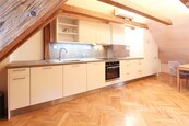 Pronájem mezonetového bytu 2+kk 73 m2 v bývalé kovárně Strahovského kláštera, cena 32999 CZK / objekt / měsíc, nabízí CENTURY 21 Ruby