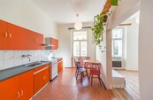 Světlý a útulný byt 1+1 (44 m2) v pěší dostupnosti od náměstí Jiřího z Poděbrad, cena 19000 CZK / objekt / měsíc, nabízí CENTURY 21 Ruby