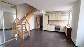 Prostorný byt 1+kk s balkonem, ihned k nastěhování, cena 19000 CZK / objekt / měsíc, nabízí CENTURY 21 Ruby