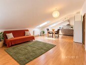 Pronájem velkorysého 2+kk (73 m2) s šatnou a vlastním parkováním za závorou | Vyškov - centrum, cena 18000 CZK / objekt / měsíc, nabízí 