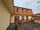 Pronájem bytu 3+kk a nebytových prostor v centru Domažlic, cena cena v RK, nabízí