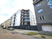 Pronájem novostavby 1+kk se zahrádkou v Plzni Jižní Předměstí, cena 15000 CZK / objekt / měsíc, nabízí 