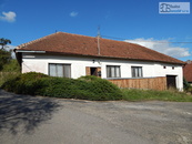 RD 4+1 Prosatín - zemědělská usedlost s pozemkem 7.312 m2 v malé obci obklopené lesy, cena 9890000 CZK / objekt, nabízí 