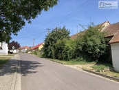 Pozemek 3.024 m2 v obci Medlice s venkovskou usedlostí k demolici - zadní přístup, 16 km od Dukovan, cena 4747680 CZK / objekt, nabízí SOS Realitní kancelář s.r.o.