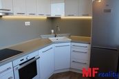 Pronájem krásného rekonstruovaného bytu 2+1 o 61 m2 s balkonem, Hradec Králové - Mandysova, cena 15900 CZK / objekt / měsíc, nabízí 