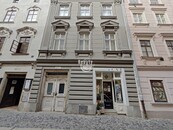 Pronájem komerčního prostoru v přední části Husovy ulice v Jihlavě, cena 19500 CZK / objekt / měsíc, nabízí 