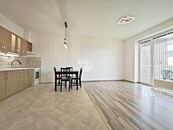 Nabízíme k pronájmu zděný byt 2+kk s prostorným balkónem v Jihlavě, ulice Zátopkova, cena 14000 CZK / objekt / měsíc, nabízí 1. Nonstop Reality