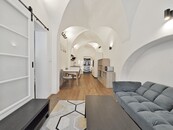 Nabízíme k pronájmu kompletně zrekonstruovanou bytovou jednotku 2+kk v Jihlavě, ulice Brněnská