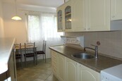 Pronájem útulného zařízeného bytu 2+1 s lodžií ve Stodě, cena 13000 CZK / objekt / měsíc, nabízí 