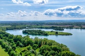 Prodej pozemky pro bydlení, 7 945 m2, Chomoutovské jezero, cena 9000000 CZK / objekt, nabízí 