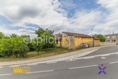 Prodej pozemku 739 m2 s domem 135 m2 určeným k demolici - Velký Ořechov, okres Zlín, cena cena v RK, nabízí 