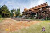 Historické sídlo v centru Jemnice: vila, wellness, tenis a výnosové byty | pozemek 4 452 m2, cena 72950000 CZK / objekt, nabízí 
