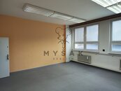 Prostorná kancelář v přízemí kancelářské budovy U Malše 20, České Budějovice, cena 4676 CZK / objekt / měsíc, nabízí 