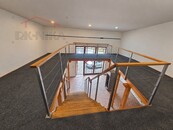 Pronájem obchodních prostor s mezonetem v centru Semil - cca 100 m2, cena 15000 CZK / objekt / měsíc, nabízí 