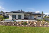 Prodej, rodinný dům, dispozice 4+kk/Garáž, terasa, bazén, pozemek 1690 m2, cena 23990000 CZK / objekt, nabízí 