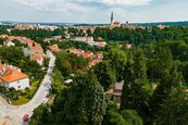 Stavební pozemek 583 m2, ulice Jordánská - výhled na staré město, připraven k výstavbě, cena 5480000 CZK / objekt, nabízí 