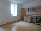 Nabízím pronájem malé garsoniéry s terasou v Děčíně IV., cena 5000 CZK / objekt / měsíc, nabízí LeoReal