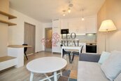 Pronájem stylového bytu 2+kk, zařízený, 63 m2, šatna, lodžie, garáž, Strnadových, Vysočany, Praha 9, cena 27600 CZK / objekt / měsíc, nabízí LeoReal